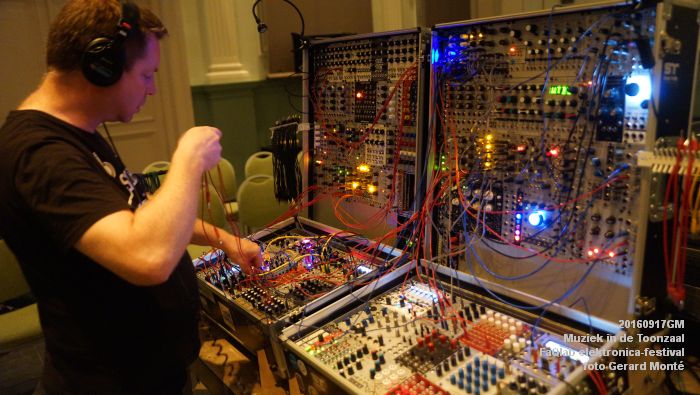 DSC04257- Muziek in de Toonzaal - FaQlab elektronica = 17september2016 -  foto GerardMontE web