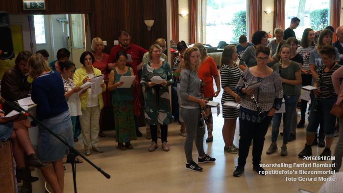 DSC04344- voorstelling Fanfari Bombari - repetitiefotos Biezenmortel- 18september2016 -  foto GerardMontE web