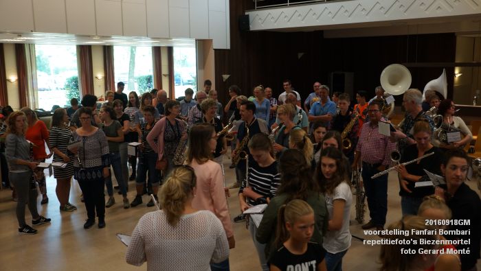 DSC04345- voorstelling Fanfari Bombari - repetitiefotos Biezenmortel- 18september2016 -  foto GerardMontE web
