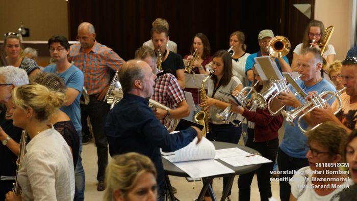DSC04348- voorstelling Fanfari Bombari - repetitiefotos Biezenmortel- 18september2016 -  foto GerardMontE web