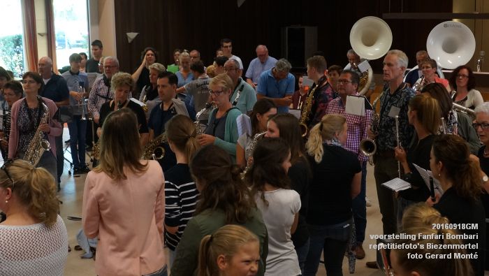 DSC04351- voorstelling Fanfari Bombari - repetitiefotos Biezenmortel- 18september2016 -  foto GerardMontE web