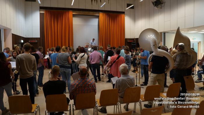 DSC04363- voorstelling Fanfari Bombari - repetitiefotos Biezenmortel- 18september2016 -  foto GerardMontE web