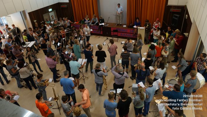 DSC04364- voorstelling Fanfari Bombari - repetitiefotos Biezenmortel- 18september2016 -  foto GerardMontE web