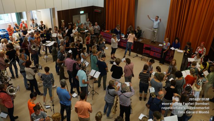 DSC04376- voorstelling Fanfari Bombari - repetitiefotos Biezenmortel- 18september2016 -  foto GerardMontE web