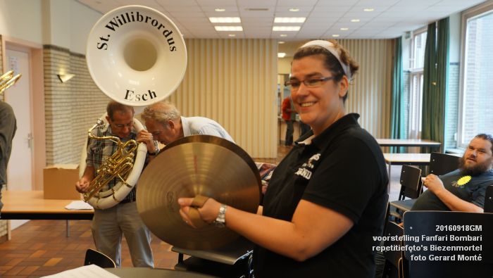 DSC04380- voorstelling Fanfari Bombari - repetitiefotos Biezenmortel- 18september2016 -  foto GerardMontE web