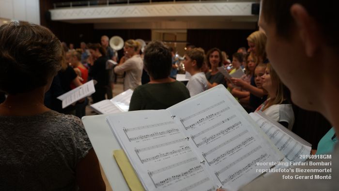 DSC04394- voorstelling Fanfari Bombari - repetitiefotos Biezenmortel- 18september2016 -  foto GerardMontE web