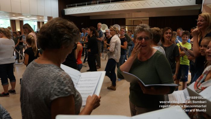 DSC04395- voorstelling Fanfari Bombari - repetitiefotos Biezenmortel- 18september2016 -  foto GerardMontE web