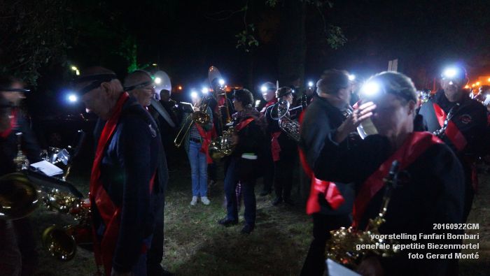 DSC04875-DSC05018- voorstelling Fanfari Bombari - generale repetitiefotos Biezenmortel- 22september2016 -  foto GerardMontE web
