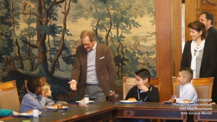 DSC03719- Het Nationaal Schoolontbijt - Burgemeestersontbijt met bbs Boschveld - 9november2016 - foto Gerard MontE web