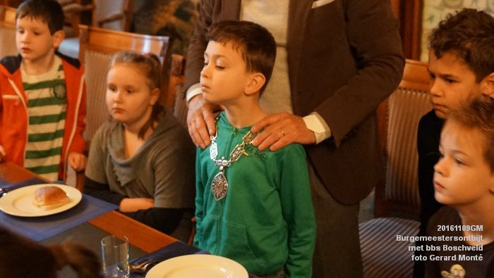 DSC03734- Het Nationaal Schoolontbijt - Burgemeestersontbijt met bbs Boschveld - 9november2016 - foto Gerard MontE web