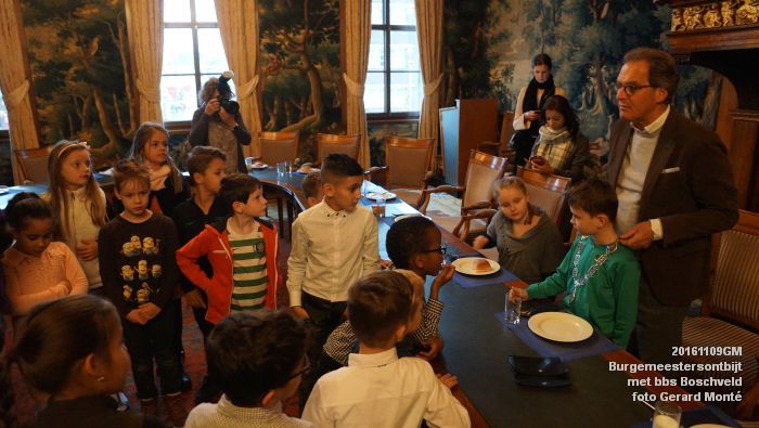 DSC03738- Het Nationaal Schoolontbijt - Burgemeestersontbijt met bbs Boschveld - 9november2016 - foto Gerard MontE web