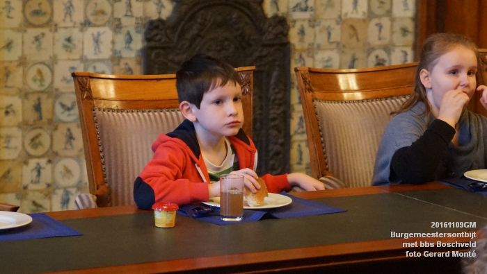 DSC03749- Het Nationaal Schoolontbijt - Burgemeestersontbijt met bbs Boschveld - 9november2016 - foto Gerard MontE web