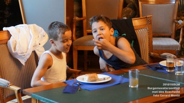 DSC03756- Het Nationaal Schoolontbijt - Burgemeestersontbijt met bbs Boschveld - 9november2016 - foto Gerard MontE web