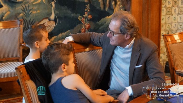DSC03763- Het Nationaal Schoolontbijt - Burgemeestersontbijt met bbs Boschveld - 9november2016 - foto Gerard MontE web