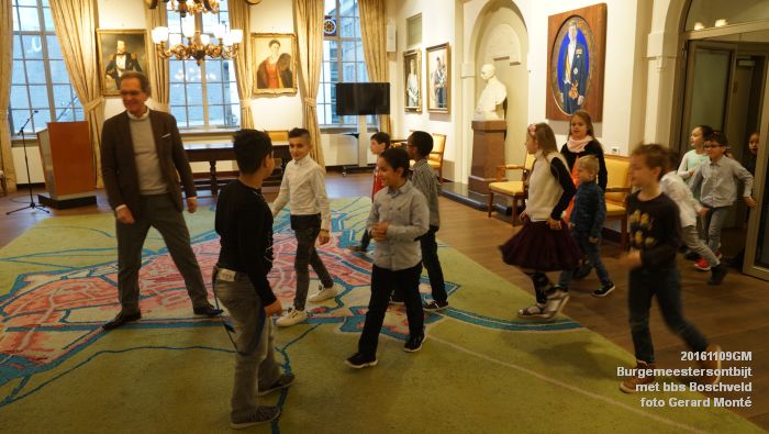 DSC03789- Het Nationaal Schoolontbijt - Burgemeestersontbijt met bbs Boschveld - 9november2016 - foto Gerard MontE web