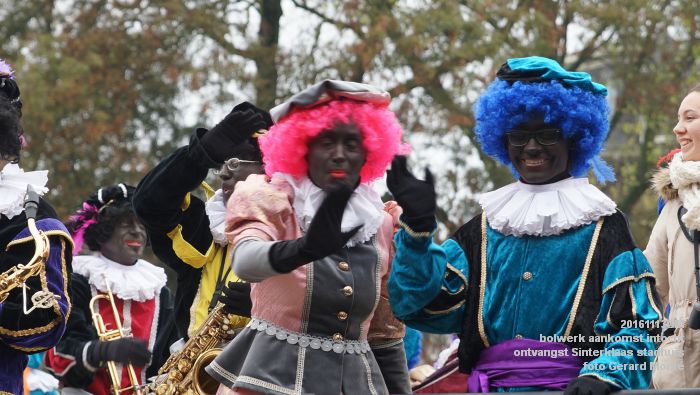 DSC04444- bolwerk aankomst intocht ontvangst Sinterklaas stadhuis - 13november2016 - foto Gerard MontE web