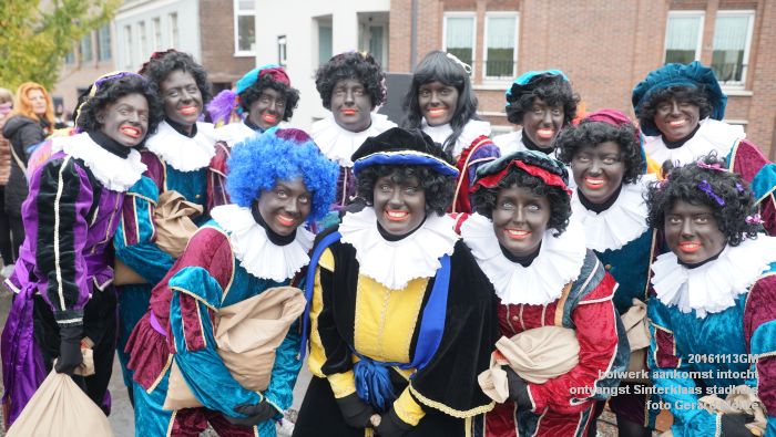 DSC04495- bolwerk aankomst intocht ontvangst Sinterklaas stadhuis - 13november2016 - foto Gerard MontE web