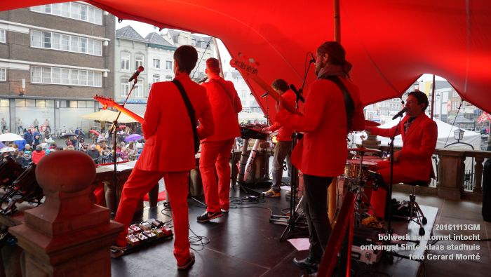 DSC04536- bolwerk aankomst intocht ontvangst Sinterklaas stadhuis - 13november2016 - foto Gerard MontE web