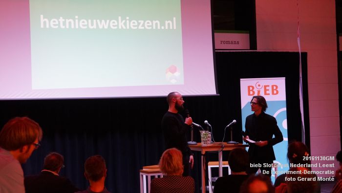 DSC00449- biebplein Slotdebat Nederland Leest - De Experiment-Democratie - 30november2016 - foto GerardMontE web DSC00449- biebplein Slotdebat Nederland Leest - De Experiment-Democratie - 30november2016 - foto GerardMontE web