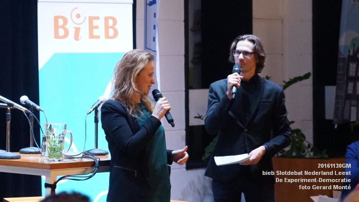 DSC00468- biebplein Slotdebat Nederland Leest - De Experiment-Democratie - 30november2016 - foto GerardMontE web DSC00468- biebplein Slotdebat Nederland Leest - De Experiment-Democratie - 30november2016 - foto GerardMontE web