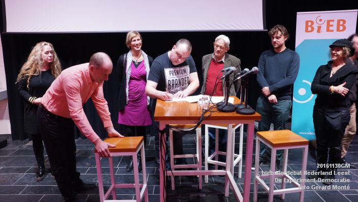DSC00512- biebplein Slotdebat Nederland Leest - De Experiment-Democratie - 30november2016 - foto GerardMontE web DSC00512- biebplein Slotdebat Nederland Leest - De Experiment-Democratie - 30november2016 - foto GerardMontE web