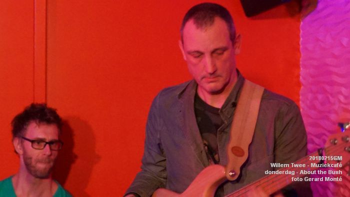 DSC05805- Willem Twee - Muziekcafe op donderdag in de Concertzaal - About the Bush - 15feb2018 - foto GerardMontE web