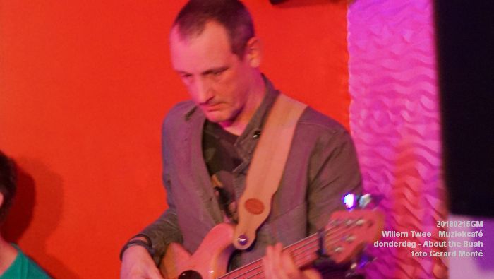 DSC05807- Willem Twee - Muziekcafe op donderdag in de Concertzaal - About the Bush - 15feb2018 - foto GerardMontE web