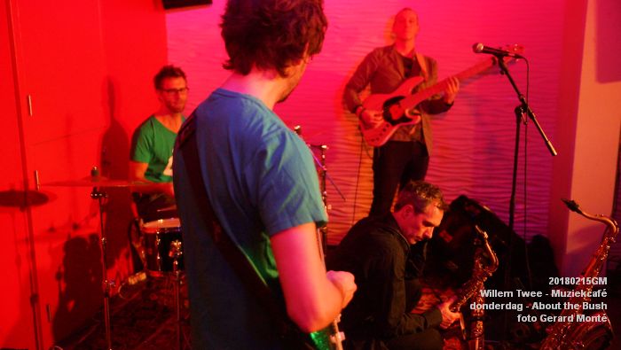 DSC05822- Willem Twee - Muziekcafe op donderdag in de Concertzaal - About the Bush - 15feb2018 - foto GerardMontE web