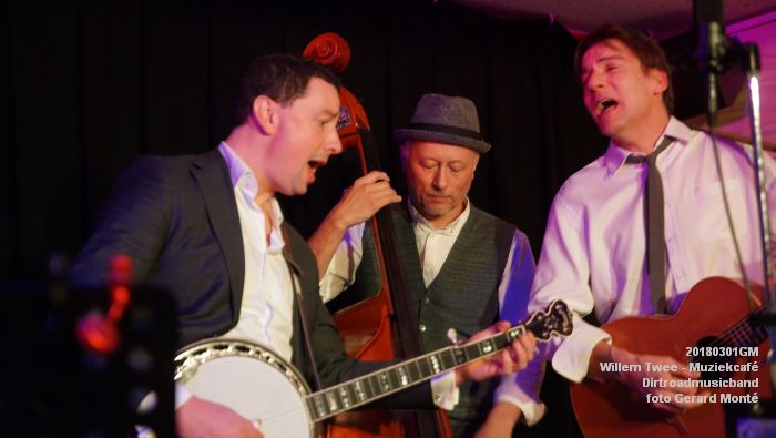 GDSC05249- Willem Twee - Muziekcafe op donderdag in de Concertzaal - Dirtroadmusicband - 1mrt2018 - foto GerardMontE web