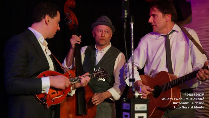 GDSC05256- Willem Twee - Muziekcafe op donderdag in de Concertzaal - Dirtroadmusicband - 1mrt2018 - foto GerardMontE web