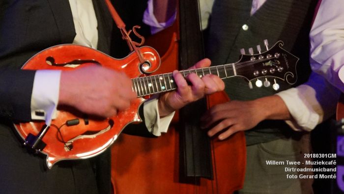 GDSC05257- Willem Twee - Muziekcafe op donderdag in de Concertzaal - Dirtroadmusicband - 1mrt2018 - foto GerardMontE web