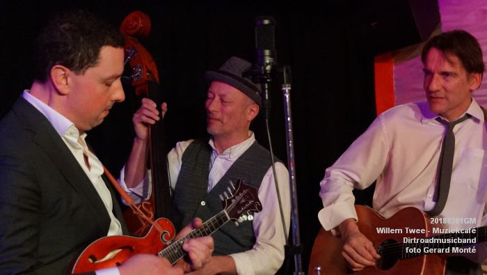GDSC05259- Willem Twee - Muziekcafe op donderdag in de Concertzaal - Dirtroadmusicband - 1mrt2018 - foto GerardMontE web