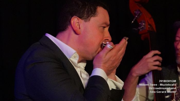 GDSC05277- Willem Twee - Muziekcafe op donderdag in de Concertzaal - Dirtroadmusicband - 1mrt2018 - foto GerardMontE web