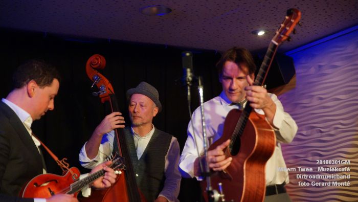 GDSC05278- Willem Twee - Muziekcafe op donderdag in de Concertzaal - Dirtroadmusicband - 1mrt2018 - foto GerardMontE web