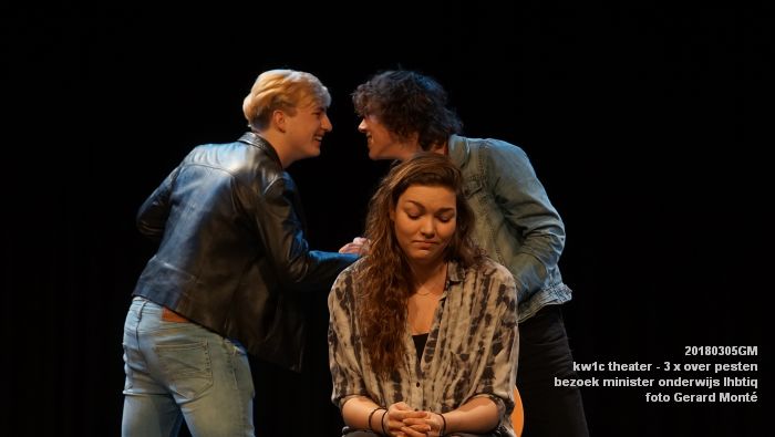 DSC08506- kw1c Koningszaal Theateropleding - 3 x over pesten - bezoek minister onderwijs - 5mrt2018 - foto GerardMontE web
