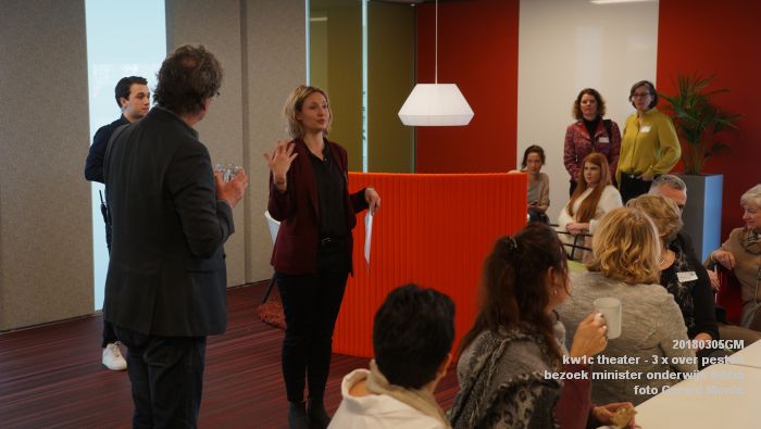 DSC08563- kw1c Koningszaal Theateropleding - 3 x over pesten - bezoek minister onderwijs - 5mrt2018 - foto GerardMontE web