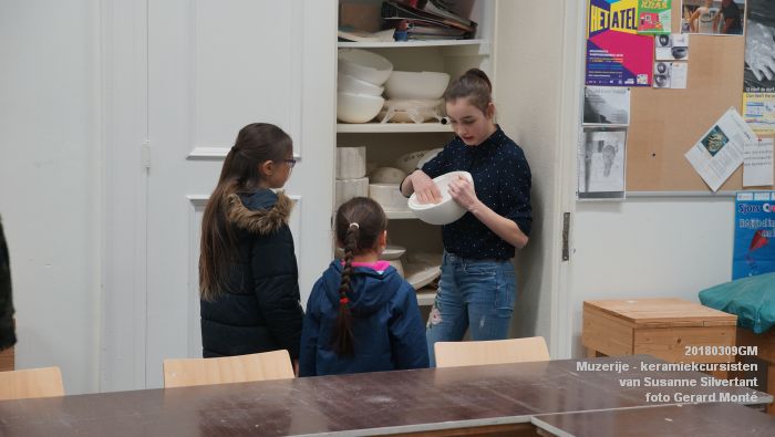 DSC09077- Muzerije - jonge keramiekcursisten van Susanne Silvertant- 9maart2018 - foto GerardMontE web