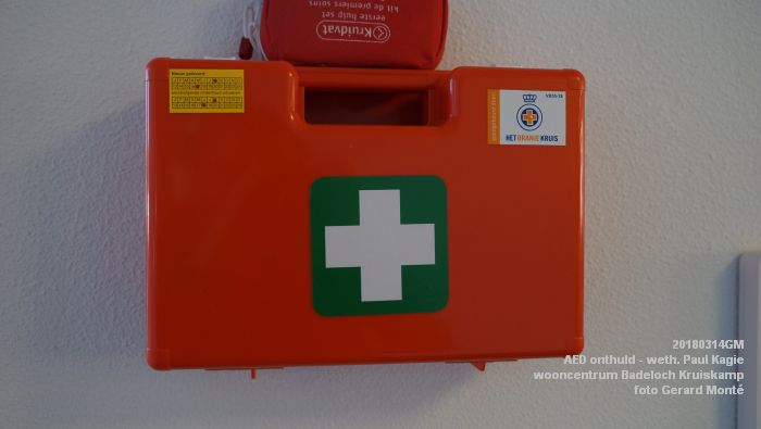 DSC09489- Nieuwe AED onthuld door wethouder Paul Kagie bij wooncentrum Badeloch Eindhovenlaan Kruiskamp - 14maart2018 - foto GerardMontE web
