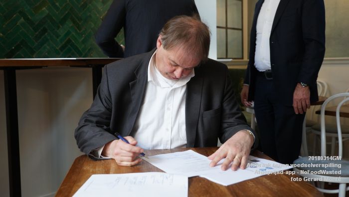 DSC09568- afspraak tegen voedselverspilling - pilot Afgeprijsd-app NoFoodWasted - Yalla Yalla - 14maart2018 - foto GerardMontE web