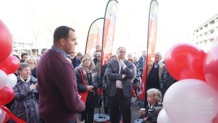 eDSC00903- Opening Stella-winkel voor elektrische fietsen en verloting - Rivierenplein - 24maart2018 - foto GerardMontE web
