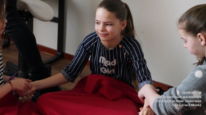 DSC03187- vicki brown-huis VBH - eerste ochtend voor leerlingen primair onderwijs - workshops - 8mrt2018 - foto GerardMontE web