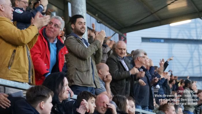 fDSC02850- vicki brown-huis VBH - naar het voetbal bij FC Den Bosch - 9apr2018 - foto GerardMontE web