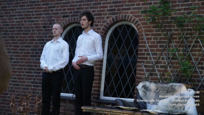 eDSC03707- Koningstheateracademie Theaterstadstuin - Smeulende hoopjes - 15apr2018 - foto GerardMontE web eDSC03707- Koningstheateracademie Theaterstadstuin - Smeulende hoopjes - 15apr2018 - foto GerardMontE web