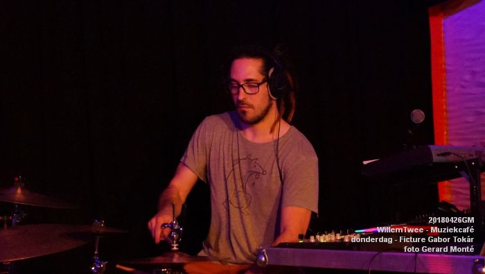 fDSC05191- Willem Twee - Muziekcafe op donderdag in de Concertzaal - Ficture - Gabor Tokar - 26april2018 - foto GerardMontE web fDSC05191- Willem Twee - Muziekcafe op donderdag in de Concertzaal - Ficture - Gabor Tokar - 26april2018 - foto GerardMontE web