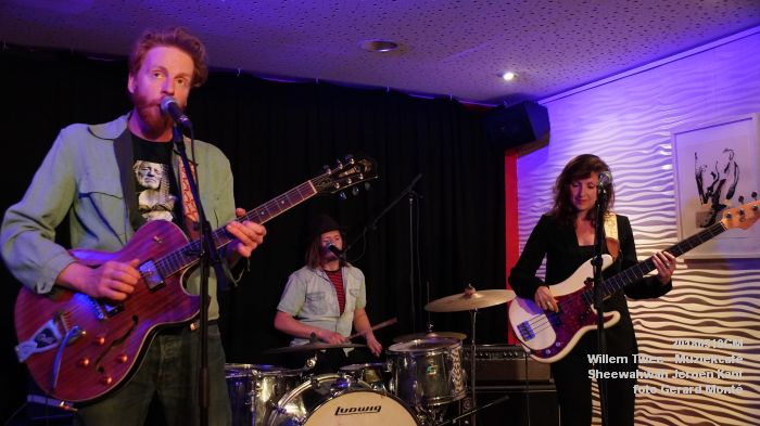 gDSC06891- Willem Twee - Muziekcafe op donderdag in de Concertzaal - Sheewahwah Jeroen Kant - 10meil2018 - foto GerardMontE web gDSC06891- Willem Twee - Muziekcafe op donderdag in de Concertzaal - Sheewahwah Jeroen Kant - 10meil2018 - foto GerardMontE web
