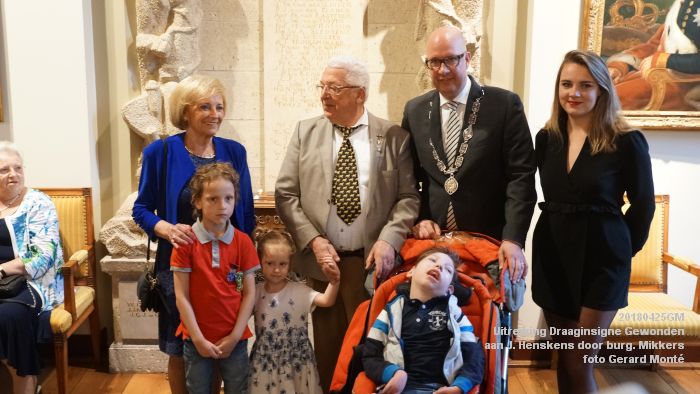 DSC04832- Uitreiking Draaginsigne Gewonden aan dhr. J. Henskens door burgemeester Mikkers - 25april2018 - foto GerardMontE web