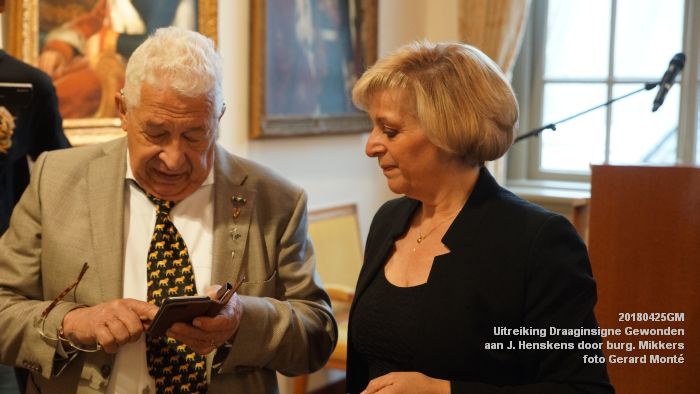 DSC04842- Uitreiking Draaginsigne Gewonden aan dhr. J. Henskens door burgemeester Mikkers - 25april2018 - foto GerardMontE web