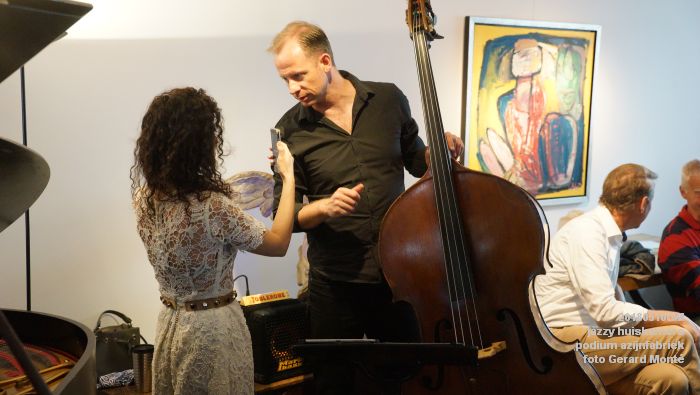 DSC06394- jazzy huiskamers - podium azijnfabriek - 10meil2018 -  foto GerardMontE web