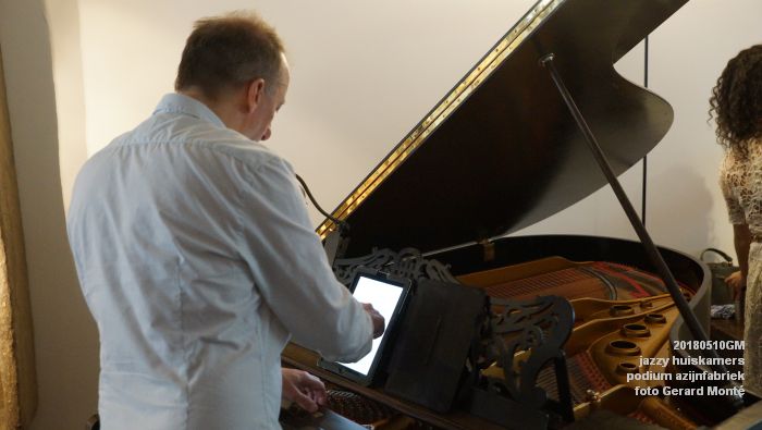 DSC06395- jazzy huiskamers - podium azijnfabriek - 10meil2018 -  foto GerardMontE web