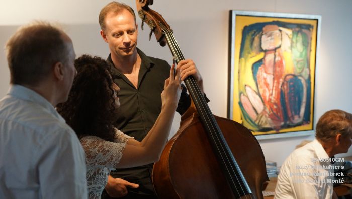 DSC06396- jazzy huiskamers - podium azijnfabriek - 10meil2018 -  foto GerardMontE web